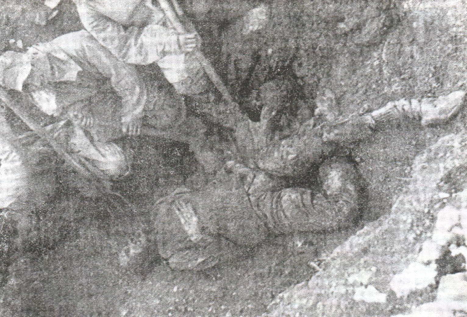 Ekshumirani leševi u logoru Slana na Pagu prije spaljivanja. Talijanska fotografija iz septembra 1941. 